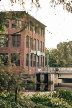 Thumbnail for the listing's main image